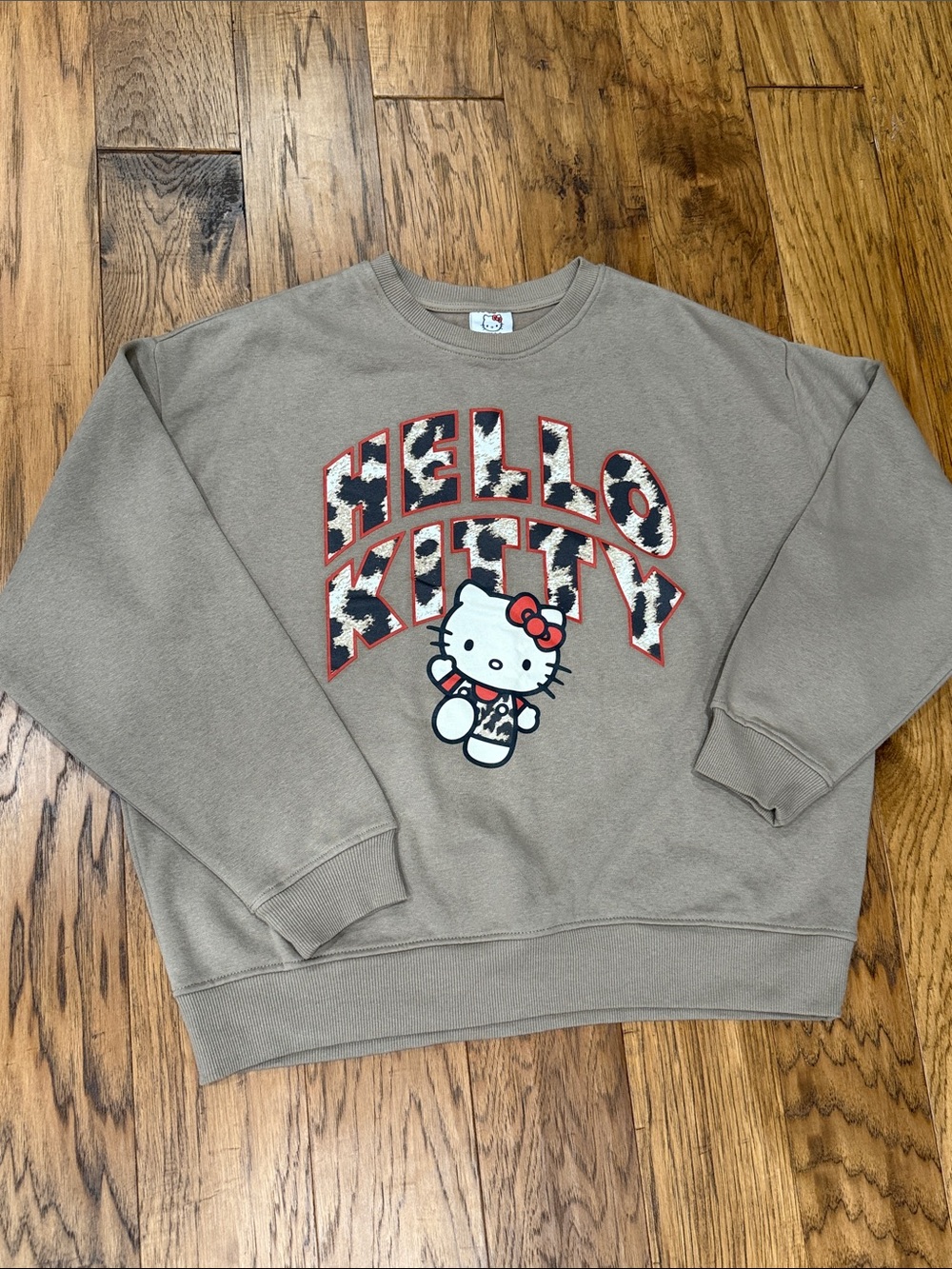 Sanrio Hello Kitty NWOT Leopard animal print sweatshirt size L